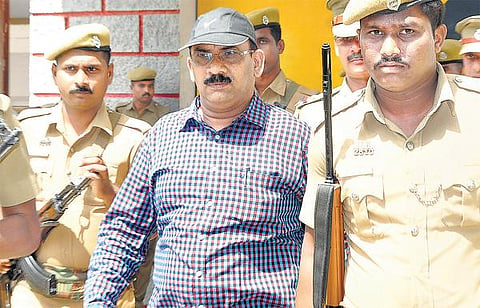 செம்மரக் கடத்தல் வழக்கில் கைதான﻿ வேலூர் கலால் டிஎஸ்பியிடம்  50 மணி நேரம் விசாரிக்க அனுமதி﻿: ஆம்பூர் நீதிமன்றம் போலீஸுக்கு உத்தரவு﻿