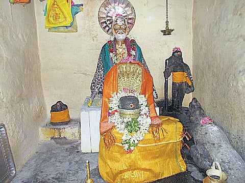 சித்தர்கள் அறிவோம்: தன்னை உணர்வதே பேரறிவு﻿- காமாட்சி மௌன குரு சுவாமிகள்