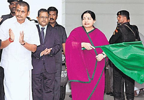 290 புதிய பேருந்துகள், 55 சிற்றுந்துகள்: முதல்வர் ஜெயலலிதா தொடங்கி வைத்தார்
