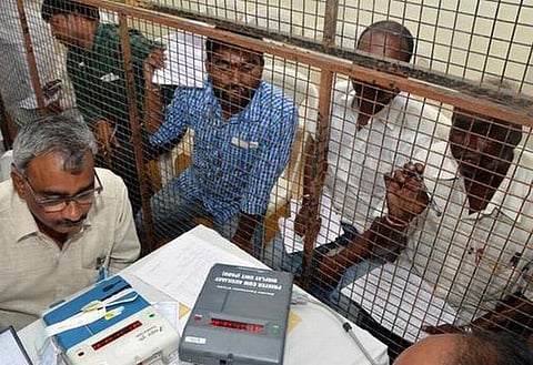 உள்ளாட்சித் தேர்தலில் வாக்களிப்பதை கட்டாயமாக்க குஜராத் அரசு முடிவு﻿: காங்கிரஸ் கட்சி கடும் எதிர்ப்பு﻿