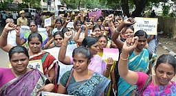 நேரடி உதவி தொடக்கக் கல்வி அதிகாரி நியமனம் 4 ஆண்டுகளாக நிறுத்திவைப்பு﻿: பி.எட். பட்டதாரிகள் ஏமாற்றம்﻿