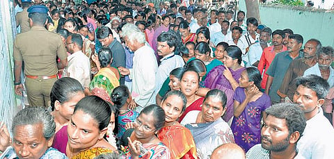 அமைதியாக நடந்தது இடைத்தேர்தல் - ஆர்.கே.நகரில் 74.4 சதவீத வாக்குப்பதிவு: நாளை மறுநாள் வாக்கு எண்ணிக்கை