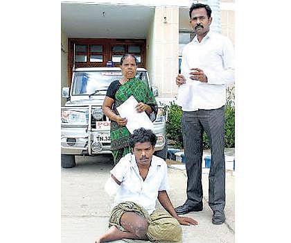 இளைஞரின் கை, கால் துண்டிக்கப்பட்ட விவகாரம்﻿: போலீஸார் கொலை முயற்சி வழக்குப் பதிவு﻿