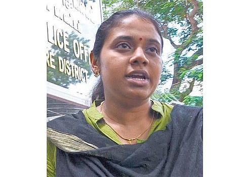 பாரதியார் பல்கலை ஆசிரியர் மீது ஆய்வு மாணவி பாலியல் புகார்﻿: துணைவேந்தர், துறைத் தலைவர் மறுப்பு﻿