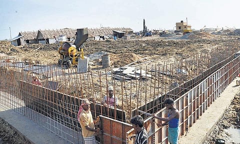 ஒரு லட்சம் டன் நெல் மூட்டைகளை சேமித்து வைக்க பிரம்மாண்டமான கிடங்கு: வேளாங்கண்ணி அருகே பணிகள் தீவிரம்﻿