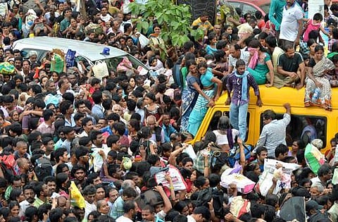 கோதாவரி மஹா புஷ்கரம் விழாவின் முதல் நாளில் சோகம்﻿﻿: கூட்ட நெரிசலில் சிக்கி 29 பக்தர்கள் பலி﻿