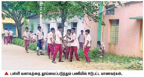 ஜோலார்பேட்டை: பள்ளிக்கல்வி இயக்குநர் உத்தரவை மீறி மாணவர்களை வேலை வாங்கிய ஆசிரியர்கள்﻿