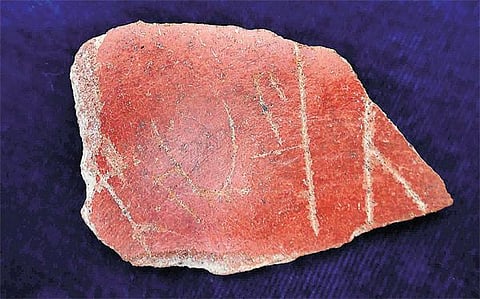 கி.மு. முதல் நூற்றாண்டைச் சேர்ந்த﻿ தமிழ் பிராமி எழுத்துகள் பொறிக்கப்பட்ட மண்பாண்ட ஓடுகள்﻿: அகழ்வாய்வில் கிடைத்துள்ள அரிதான கல்வெட்டுகள்﻿