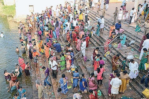 கரைபுரண்டு வரும் காவிரியம்மா!﻿