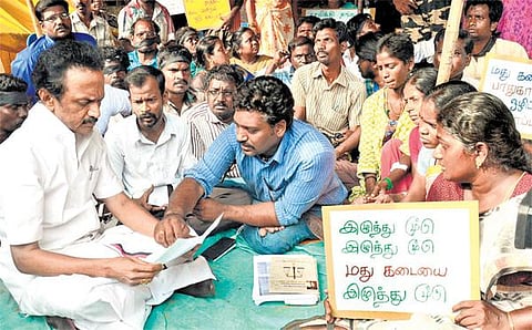 மதுவிலக்கு கோரி 3-வது நாளாக உண்ணாவிரதம்﻿: மாற்றுத் திறனாளிகளுடன் ஸ்டாலின், வாசன் சந்திப்பு﻿