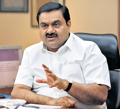 பாம்புகளால் பறிபோன சுரங்கத்திட்டம்: அதானிக்கு நேர்ந்த சோகம்﻿