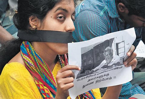 சென்னை பல்கலைக்கழக மாணவர்கள் உள்ளிருப்பு போராட்டம்