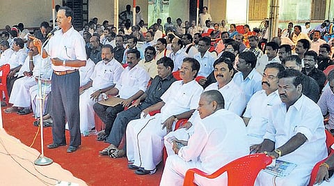என்எல்சி தொழிலாளர்கள் காலவரையற்ற உண்ணாவிரதம் தொடக்கம்﻿