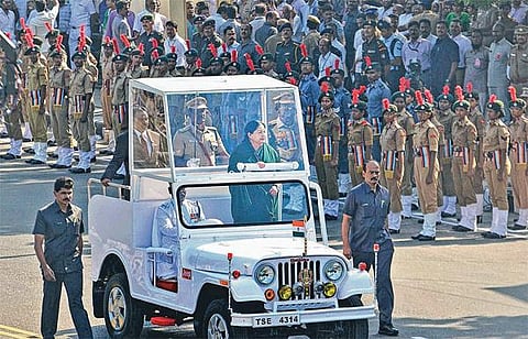 69-வது சுதந்திர தின விழா கொண்டாட்டம்﻿: கோட்டையில் கொடியேற்றினார் முதல்வர் ஜெயலலிதா﻿ - ‘இஸ்ரோ’ விஞ்ஞானி வளர்மதிக்கு அப்துல் கலாம் விருது﻿