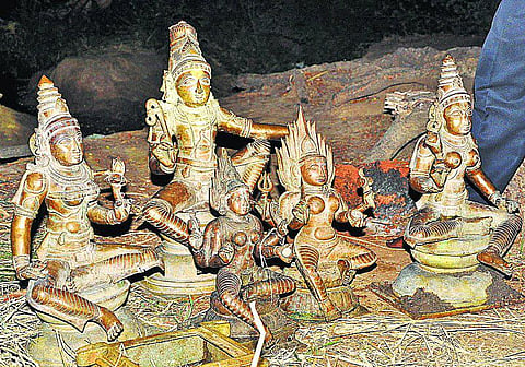 கோடிகளில் புரளும் சர்வதேசத் தொழில்﻿: தமிழகத்தில் அதிகரிக்கிறதா சிலைக் கடத்தல்?﻿- பாதுகாக்கும் பணியில் அறநிலையத் துறை தீவிரம்﻿