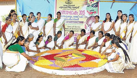 அத்தப்பூ கோலத்துடன் தொடங்கிய ஓணம் பண்டிகை﻿: பத்மநாபபுரம் அரண்மனையில் கோலாகலம்﻿