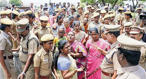 11 அம்ச கோரிக்கைகளை வலியுறுத்தி﻿﻿ அமைப்புசாரா தொழிலாளர்கள் சென்னையில் ஆர்ப்பாட்டம்﻿