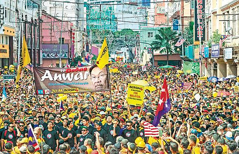 மலேசிய பிரதமர் நஜீப் ரசாக் விலகக் கோரி போராட்டம் தீவிரம்