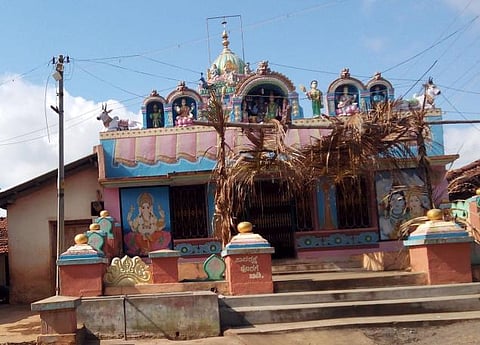 கோயிலுக்குள்  நுழைந்த 4 தலித் பெண்களுக்கு அபராதம்: கர்நாடகாவில் அவலம்