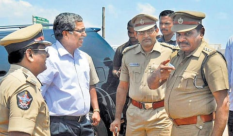 செம்மர கடத்தல்காரர்கள் வலையில் சிக்க வேண்டாம்: கூலி தொழிலாளர்களுக்கு ஆந்திர டிஜிபி அறிவுரை﻿