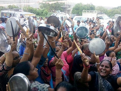 இரண்டாம் கட்ட படேல் போராட்டத்தை முன்னெடுக்கும் பெண்கள்