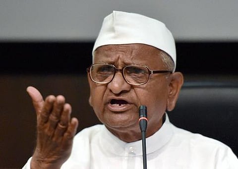 டெல்லி உண்ணாவிரத போராட்டம் நிறுத்தி வைப்பு﻿: அண்ணா ஹசாரே அறிவிப்பு﻿
