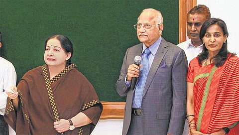 அம்மா மாளிகை, அடுக்குமாடி வாகன நிறுத்தம் திறப்பு﻿: ரூ.123 கோடியில் மாநகராட்சி பணிகளை முதல்வர் ஜெயலலிதா தொடங்கி வைத்தார்﻿