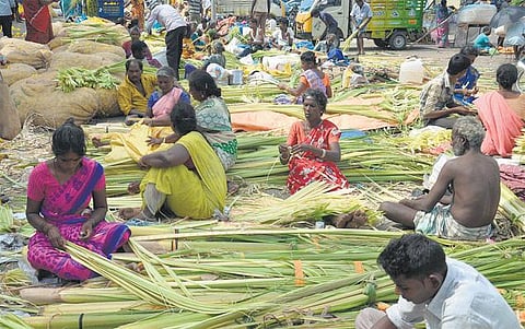 விநாயகர் சதுர்த்தியை முன்னிட்டு﻿ கோயம்பேட்டில் சிறப்பு சந்தை திறப்பு﻿: பூஜை பொருட்கள் வாங்க அலைமோதும் கூட்டம்﻿