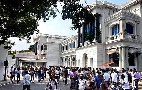 விஷ்ணுபிரியா தற்கொலை வழக்கை விவாதிக்க அனுமதி மறுப்பு: பேரவையில் எதிர்க்கட்சிகள் வெளிநடப்பு