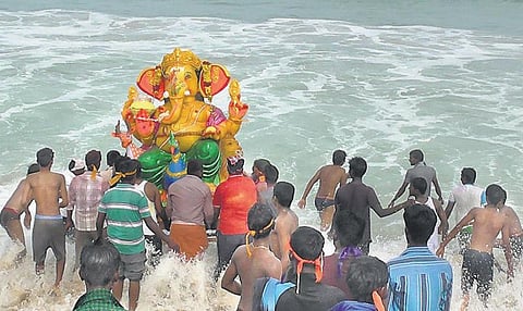 காஞ்சி, திருவள்ளூர் மாவட்டங்களில்﻿ விநாயகர் சிலைகள் கரைக்கப்பட்டன﻿: ஆயிரத்துக்கும் மேற்பட்ட போலீஸார் பாதுகாப்பு﻿