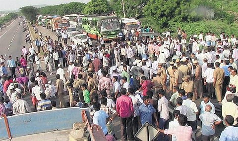 குர்பானிக்காக கொண்டு செல்லப்பட்ட மாடுகள் பறிமுதல்﻿: தேசிய நெடுஞ்சாலையில் மறியல்﻿ - 3 மணி நேரம் போக்குவரத்து பாதிப்பு﻿