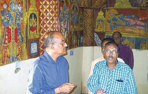 காஞ்சி வரதாராஜ பெருமாள் கோயிலில்﻿ மூலிகை ஓவியங்களை பிரித்தெடுக்கும் பணி: 10-ம் நூற்றாண்டைச் சேர்ந்தவை என கணிப்பு﻿