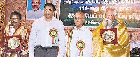 வா.மு.சேதுராமன், தங்கர் பச்சானுக்கு ‘சி.பா.ஆதித்தனார்’ விருதுகள்﻿: நீதியரசர் ராமசுப்பிரமணியன் பங்கேற்பு﻿