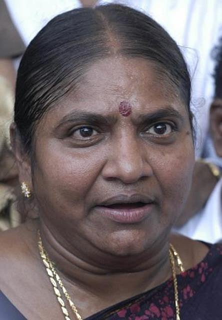 சத்துணவு ஊழியர்கள் மீது தடியடி நடத்தவில்லை: அமைச்சர் வளர்மதி விளக்கம்