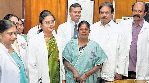 மின் விசிறியில் சிக்கி தலைமுடியை இழந்த பெண்﻿: பிளாஸ்டிக் சர்ஜரி மூலம் மீண்டும் முடி வளர்ந்தது - ஸ்டான்லி மருத்துவமனை டாக்டர்கள் சாதனை﻿