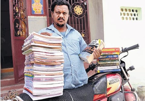 படிப்பவர்களுக்கு பாலமாக திகழும் ‘ஓல்டு புக்’ முருகேசன்﻿ : 5-ம் வகுப்புவரை மட்டுமே படித்தவர்﻿