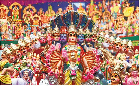 மனிதனை உயர்த்தும் கொலுப் படிகள்﻿