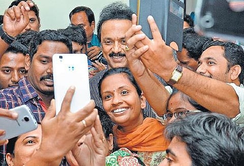 ஸ்டாலினை சந்திக்க தயங்கிய பட்டு நெசவாளர்கள், விவசாயிகள்﻿