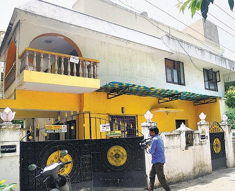 சினிமா நடன இயக்குநர் வீட்டில் கஞ்சா செடிகள் வளர்ப்பா?﻿- போலீஸார் தீவிர விசாரணை