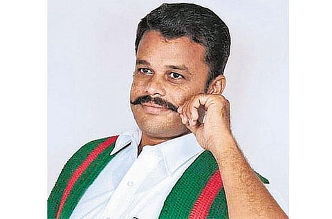 நாமக்கல்லில் இன்று சரணடைகிறார்: நான் தயார்; கேள்விகளுடன் நீங்கள் தயாரா?﻿ - சிபிசிஐடி போலீஸாருக்கு யுவராஜ் ‘வாட்ஸ்அப்’ தகவல்﻿﻿