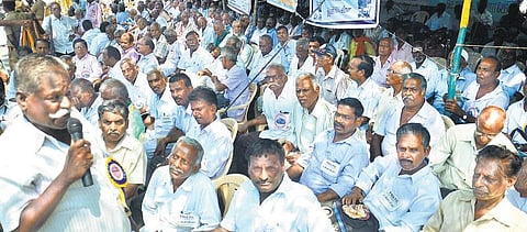 ஓய்வுபெற்ற போக்குவரத்து ஊழியர்கள்﻿: ஓய்வூதிய உயர்வை வலியுறுத்தி உண்ணாவிரதம்