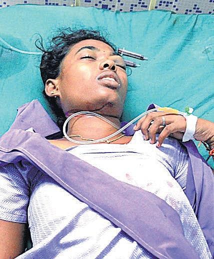 மயிலாடுதுறை அரசு கல்லூரி மாடியில் இருந்து விழுந்த மாணவி பலி﻿