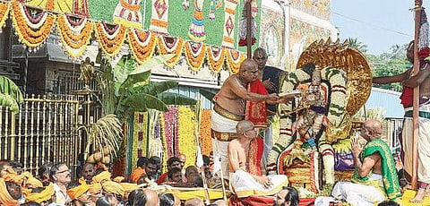 நவராத்திரி பிரம்மோற்சவம் 2-ம் நாள் விழா﻿: சின்ன சேஷ வாகனத்தில் உற்சவர் பவனி﻿