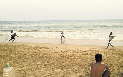 இது பீச்சாங்கரை கிரிக்கெட் மாமு!﻿