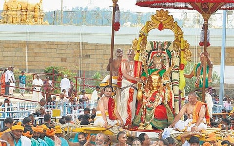 நவராத்திரி பிரம்மோற்சவத்தின் 6-ம் நாள் விழா﻿: ஹனுமன் வாகனத்தில் மலையப்ப சுவாமி பவனி﻿