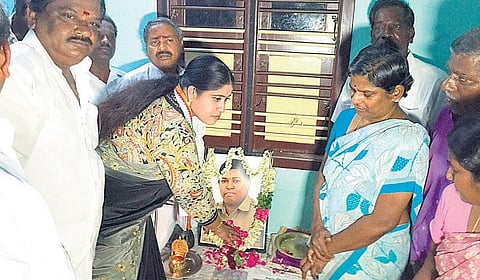 டிஎஸ்பி விஷ்ணுபிரியா தற்கொலை வழக்கை உச்சநீதிமன்ற கண்காணிப்பில் விசாரிக்க வேண்டும்﻿: விஜயதாரணி எம்எல்ஏ வலியுறுத்தல்﻿
