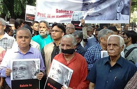 டெல்லியில் சாகித்ய அகாடமி நோக்கி எழுத்தாளர்கள் பேரணி