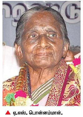 மதுரை அரசு ராஜாஜி மருத்துவமனையில் 2 வாரமாக சிகிச்சை பெறும் ஏ.எஸ். பொன்னம்மாள்﻿: கண்டுகொள்ளாத தமிழக காங்கிரஸ் தலைவர்கள்﻿
