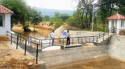 வீணாக ஓடிய மழைநீர் தடுப்பணை கட்டி சேமிப்பு: கோவை பாரதியார் பல்கலைக்கழகம் சாதனை﻿