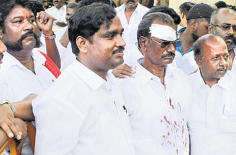 தமிழக வாழ்வுரிமை கட்சியினர் மீது தாக்குதல்﻿: போலீஸார் மீது நடவடிக்கை கோரி டிஜிபியிடம் வேல்முருகன் மனு